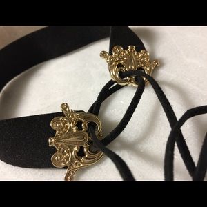 Beautiful Black Choker with Gild Detailing ✨♠️